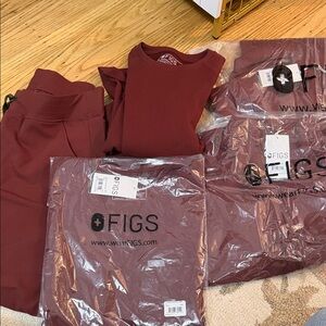 Figs Burgundy Scrub Bundle